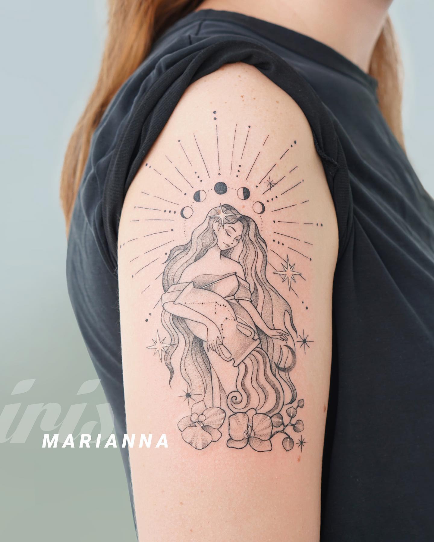 Tatuaje de Acuario con Estrellas