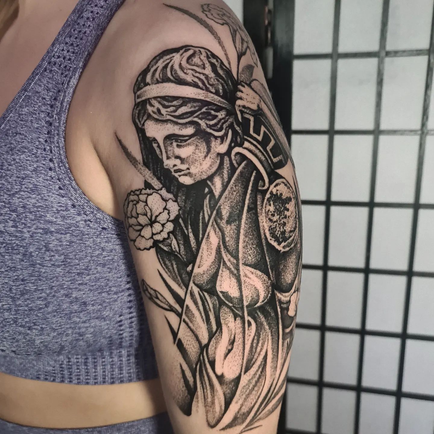 Tatuaje de Acuario en Todo el Brazo