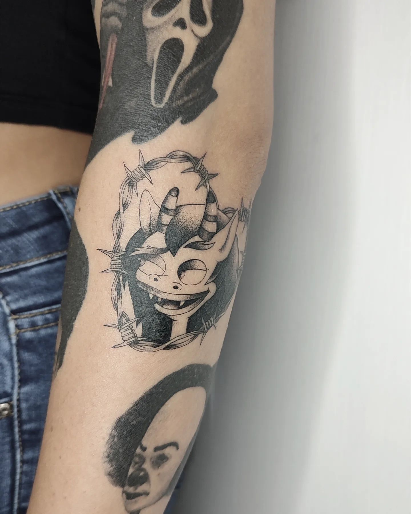 Tatuaje de alambre de púas lindo