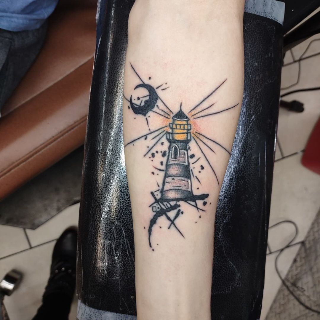 Tatuaje de Faro en el Antebrazo