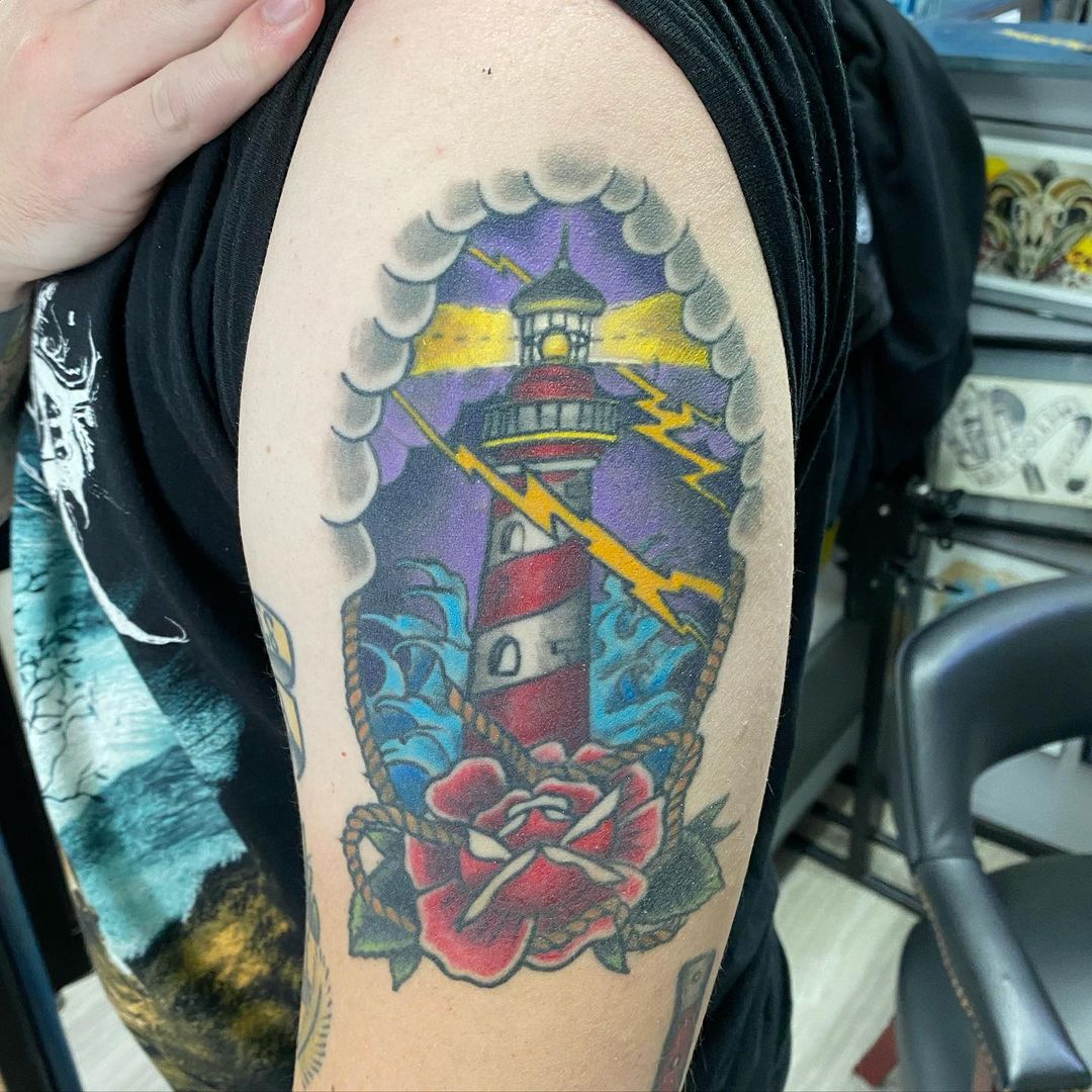 Tatuaje de Faro en los Hombros