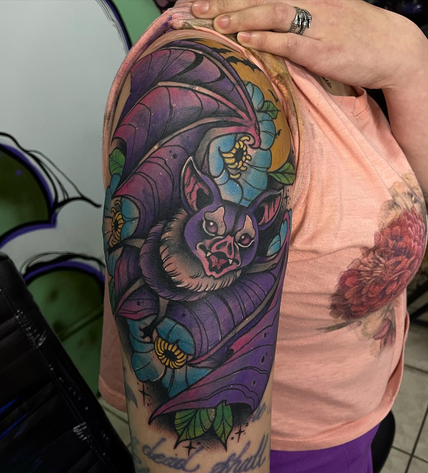Tatuaje de murciélago en la manga