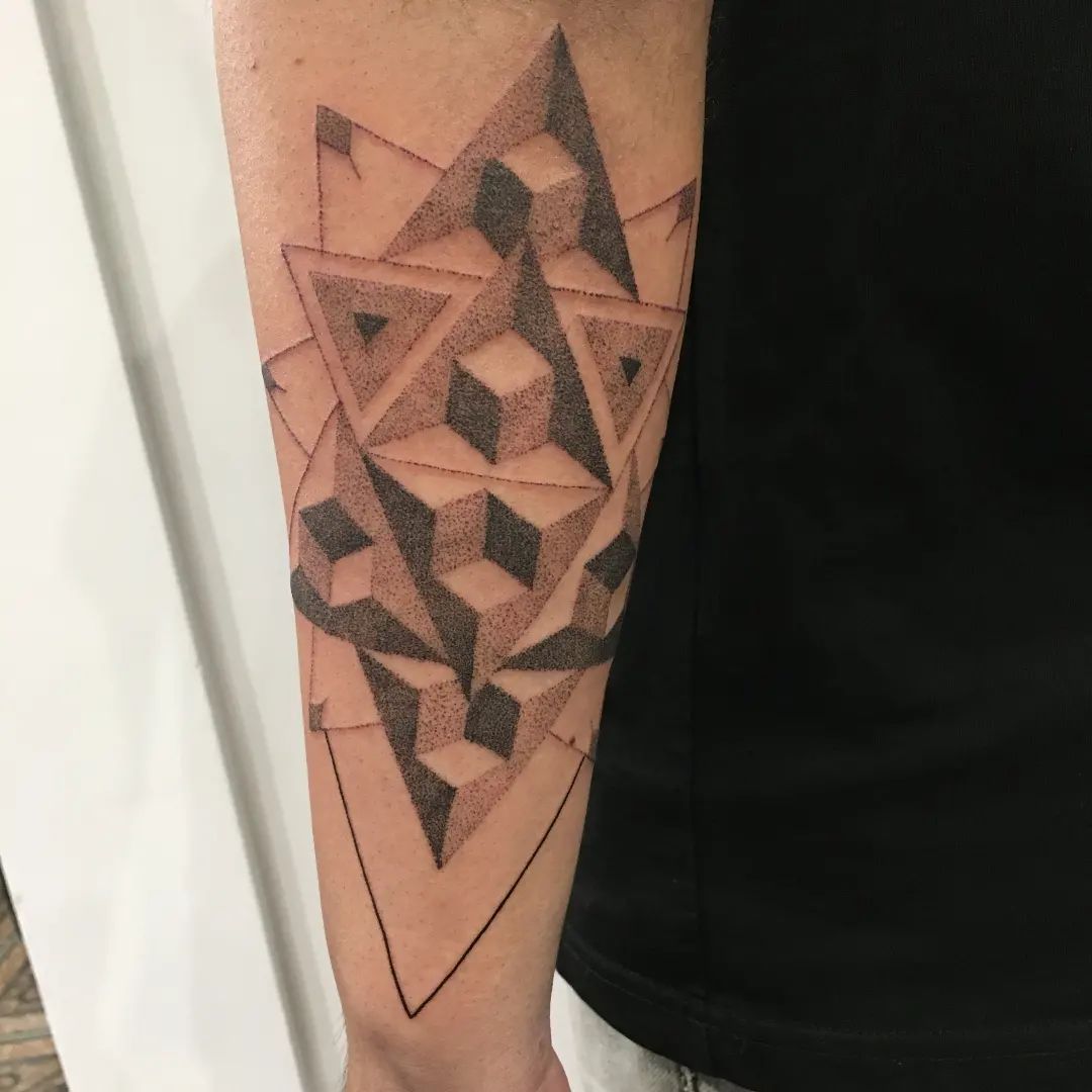 Tatuaje de puntos geométricos