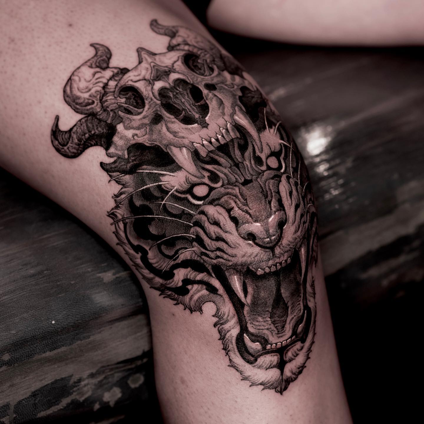 Tatuaje de rodilla de tigre