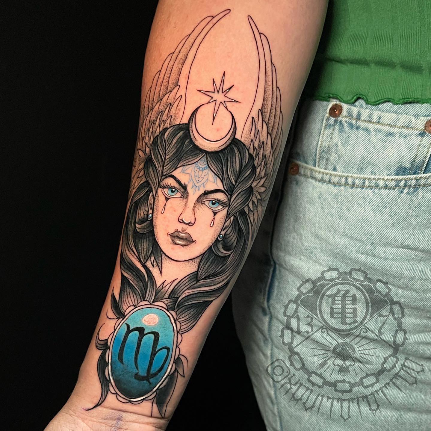 Tatuaje de Virgo Colorido