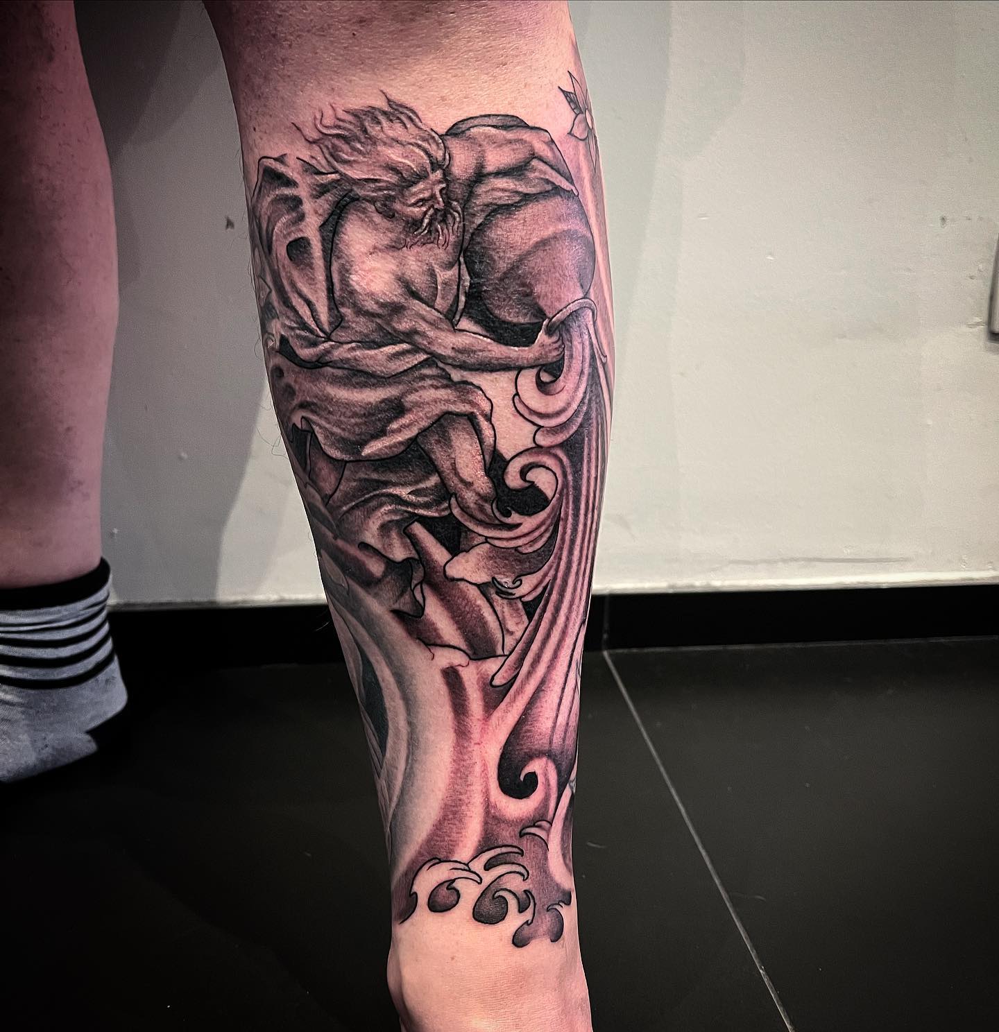 Tatuaje detallado de Acuario