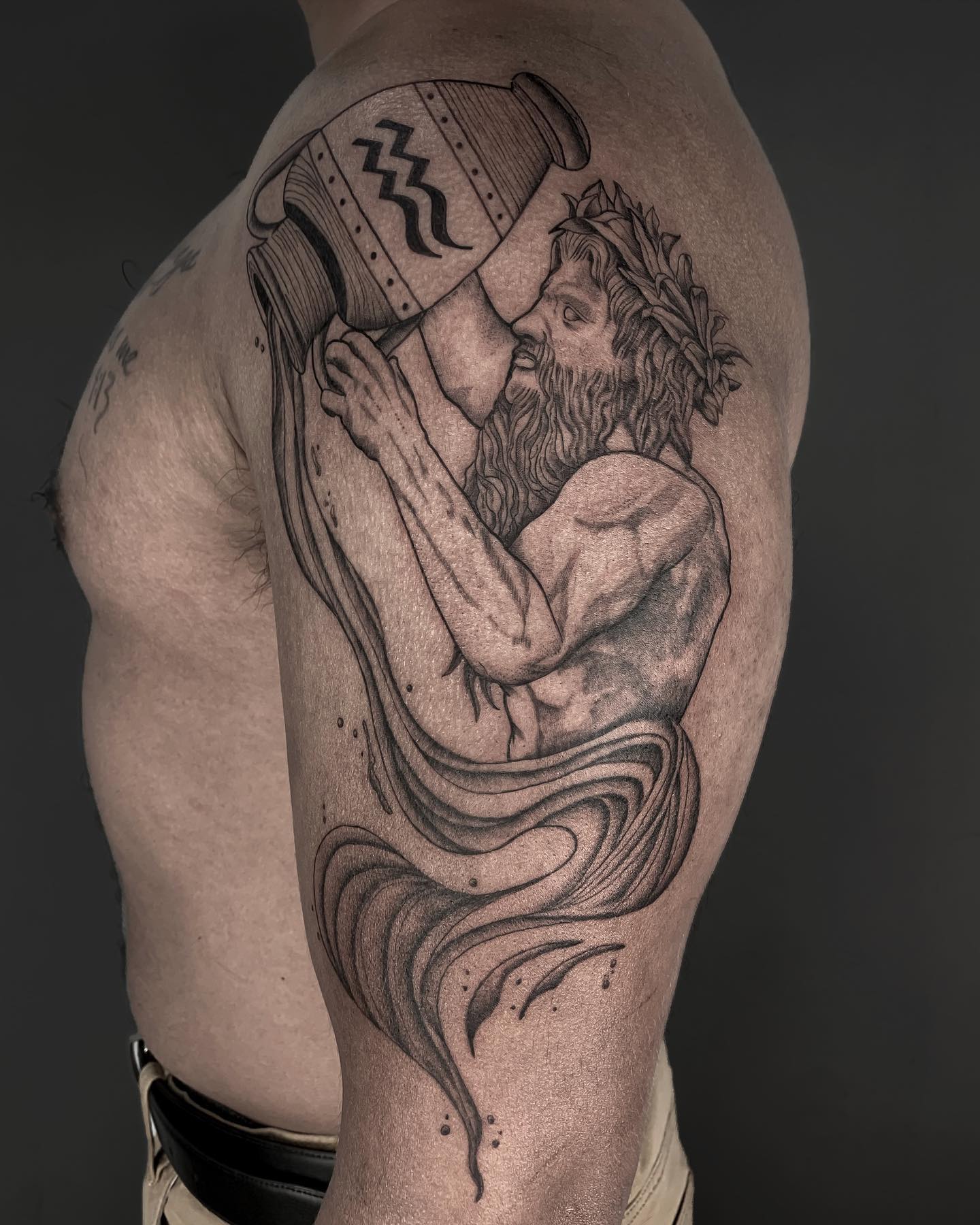 Tatuaje elegante de Acuario