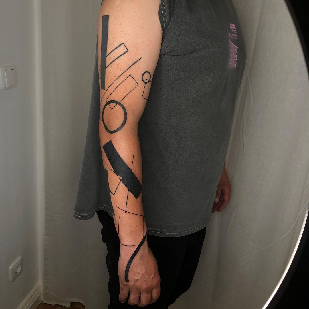 Tatuaje geométrico de gran tamaño