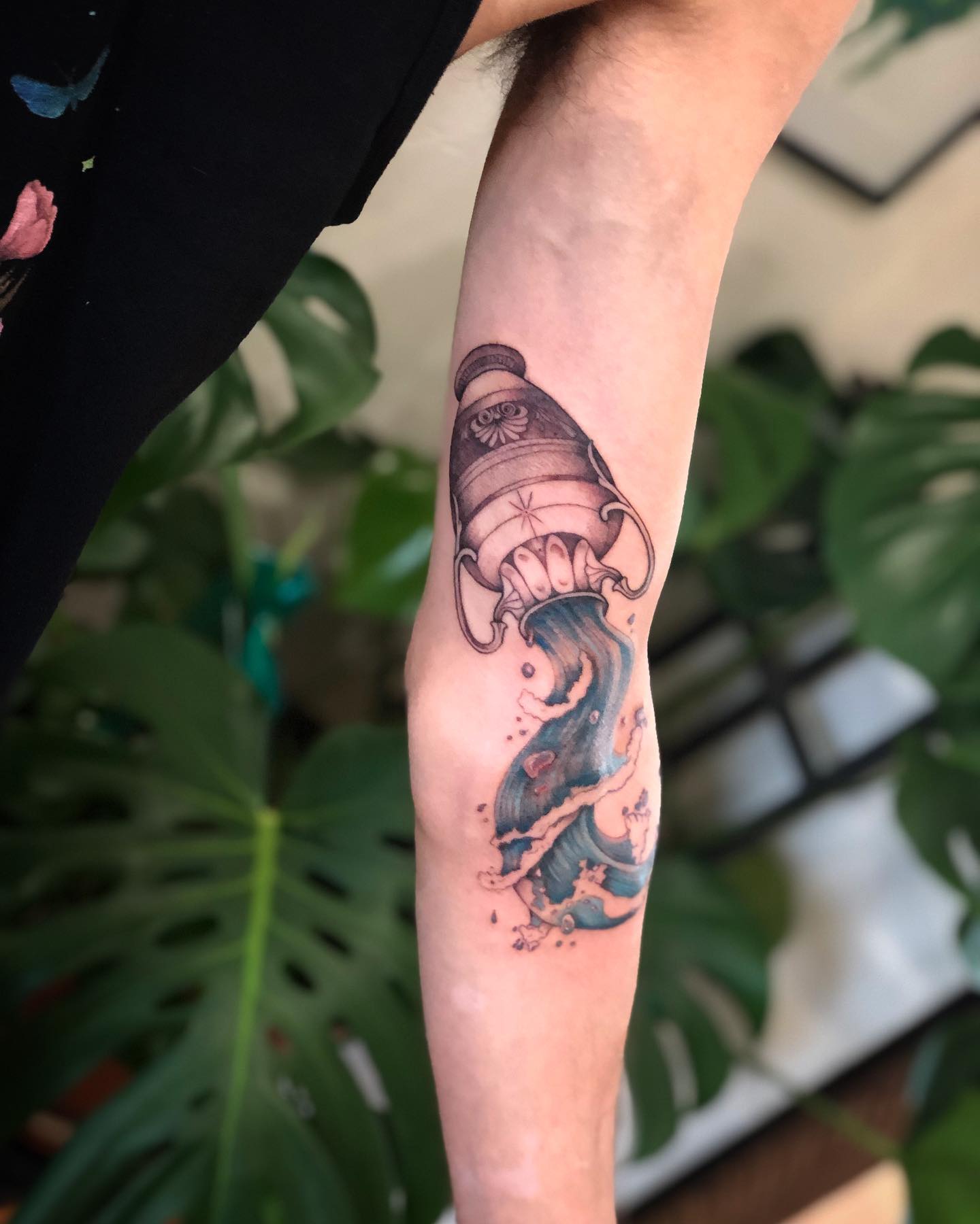 Tatuaje realista de Acuario