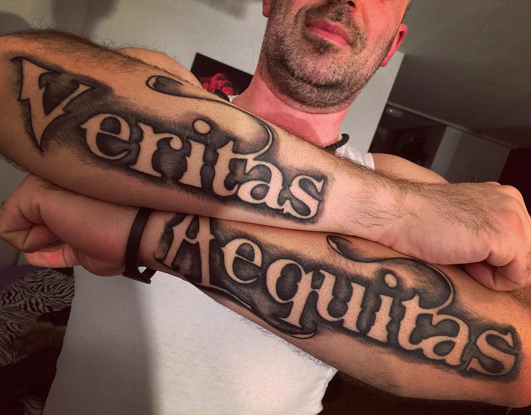 Veritas Aequitas Tatuaje de Boondock Saints