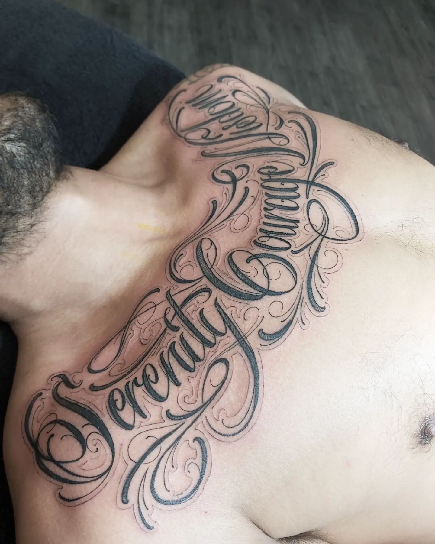 Elegante Único Pecho Palabra Impresión