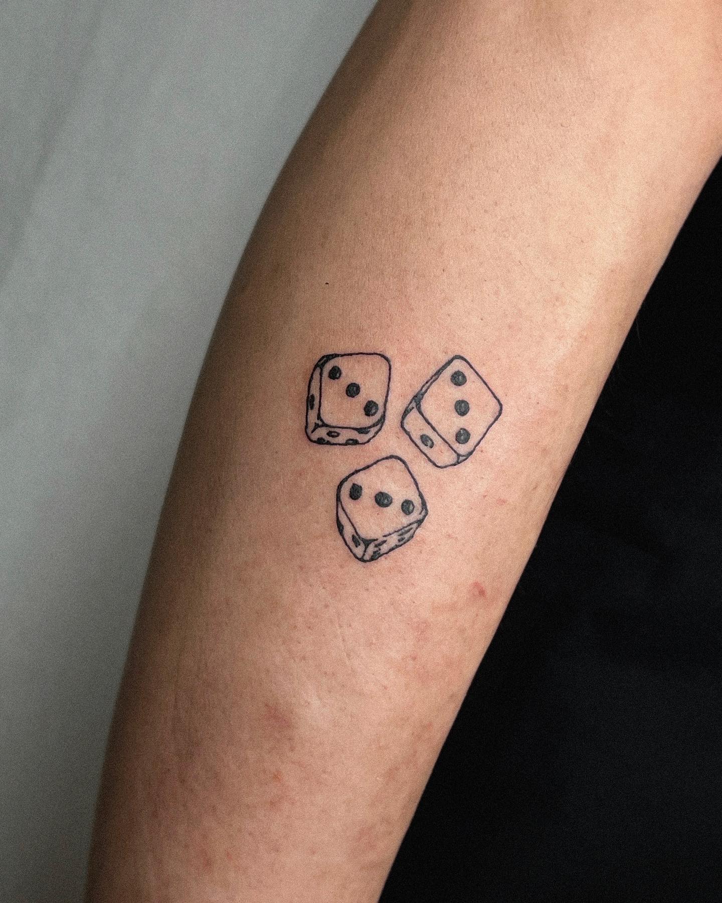 Ideas para tatuajes de tres dados.
