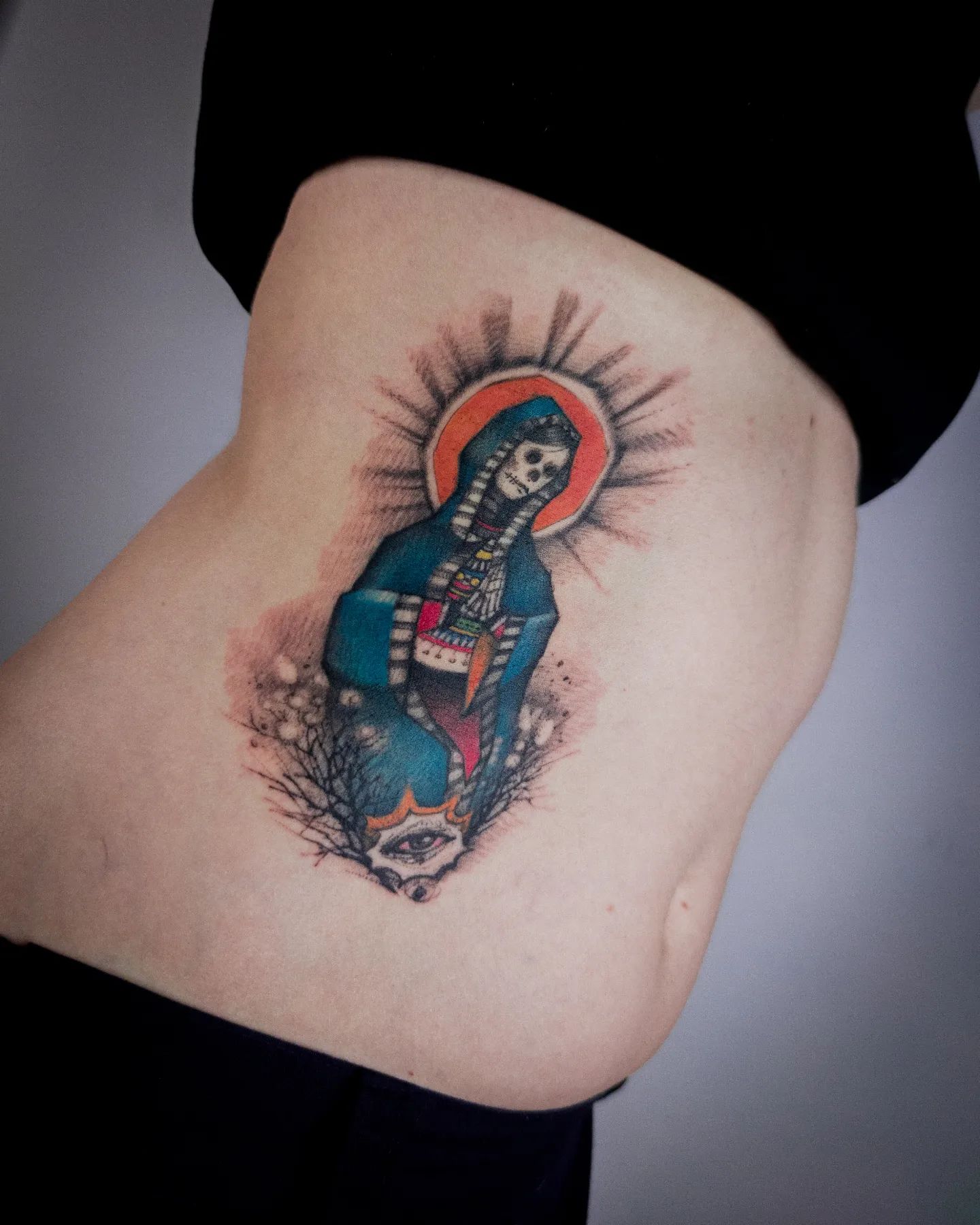 Lado Estómago Tatuaje de Santa Muerte