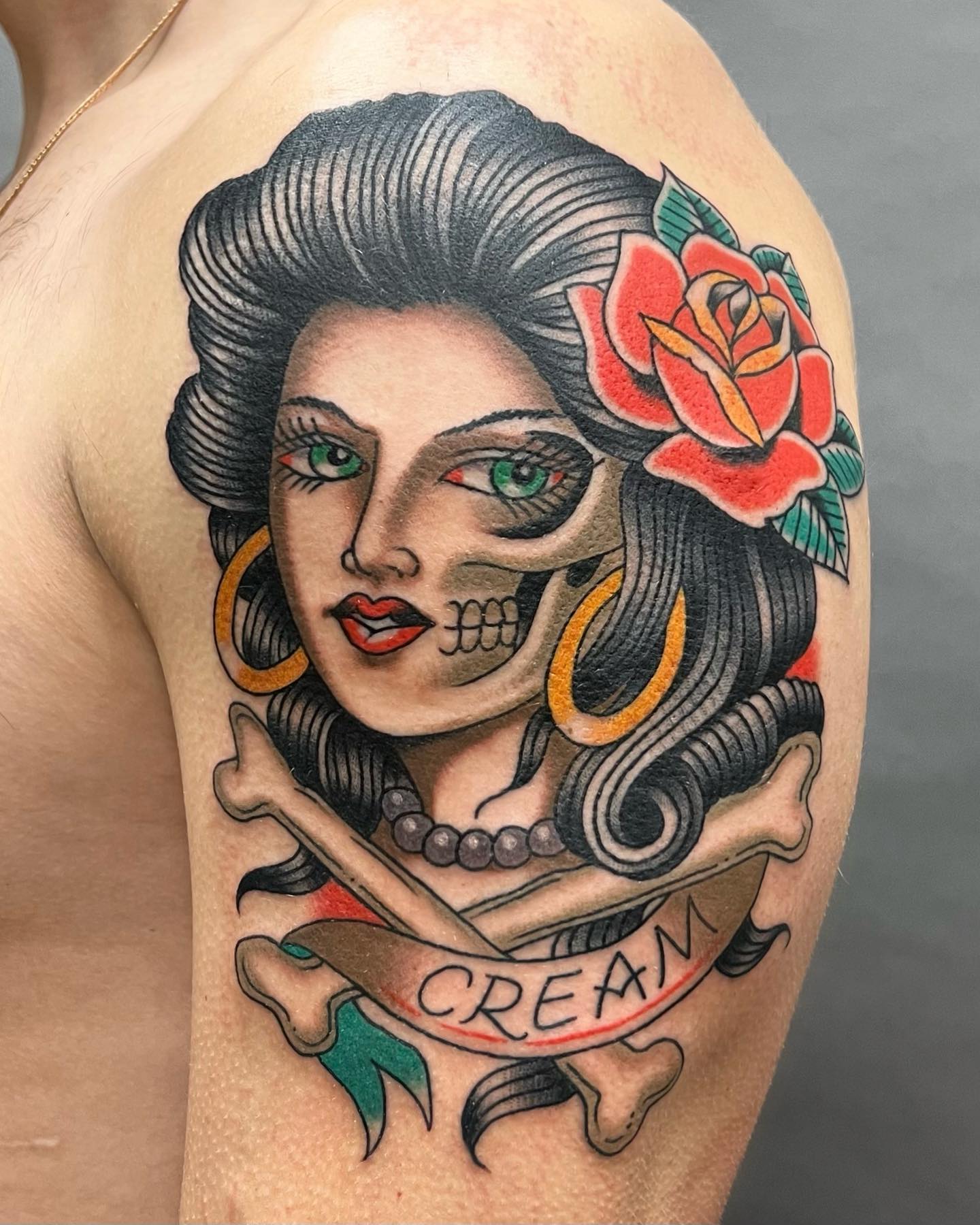 Tatuaje colorido de la Santa Muerte