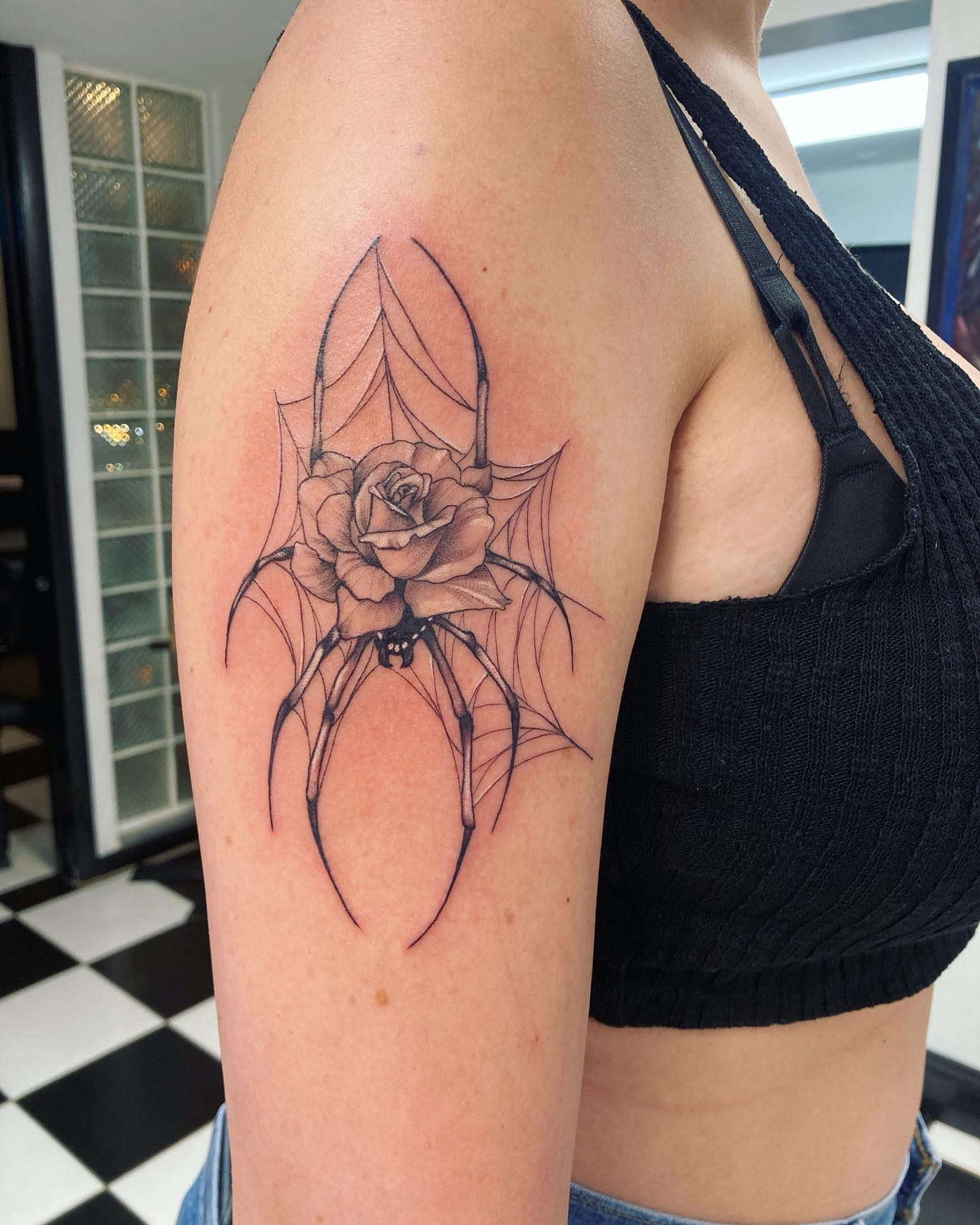 Tatuaje de Araña y Rosa