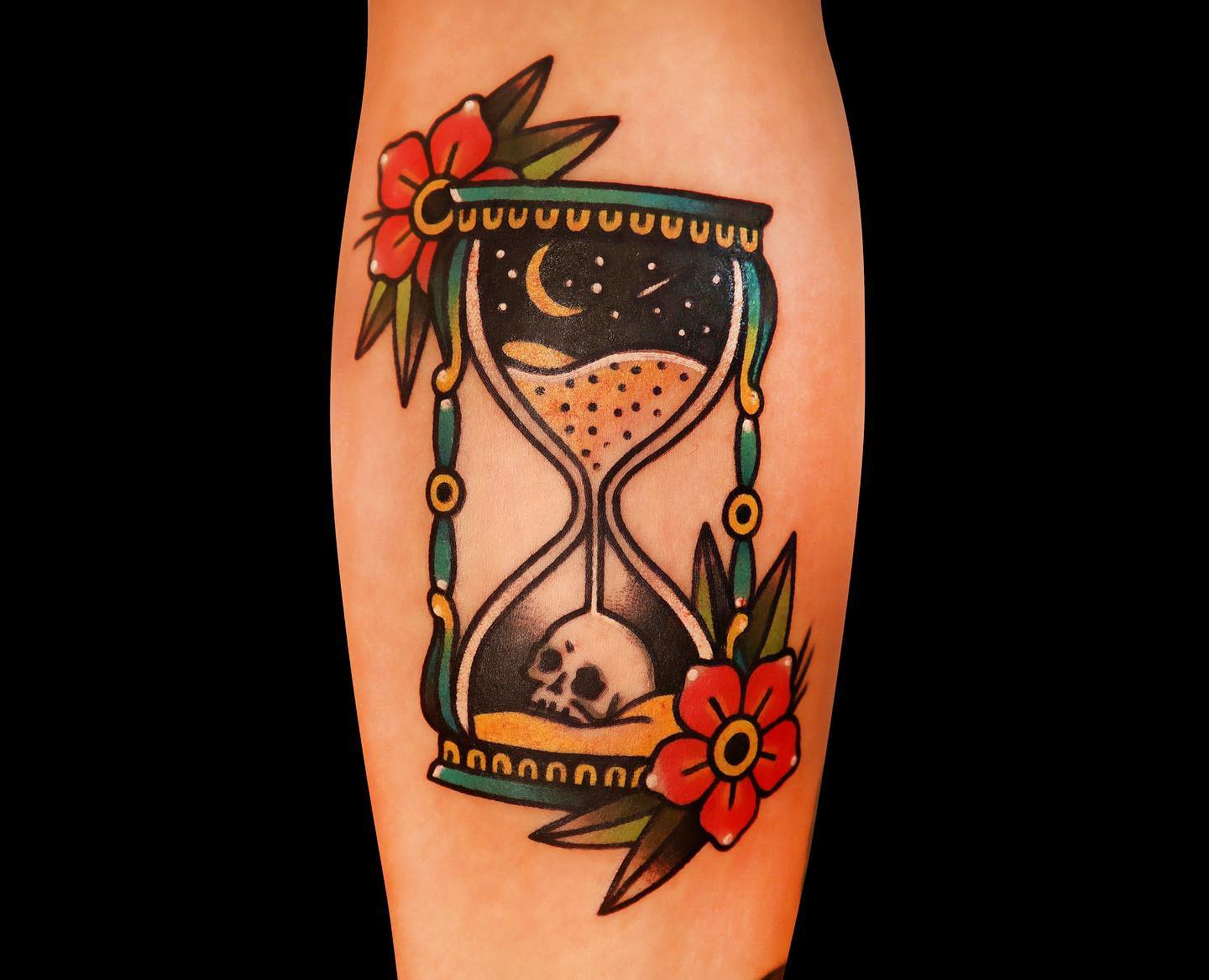 Tatuaje de cráneo de reloj de arena
