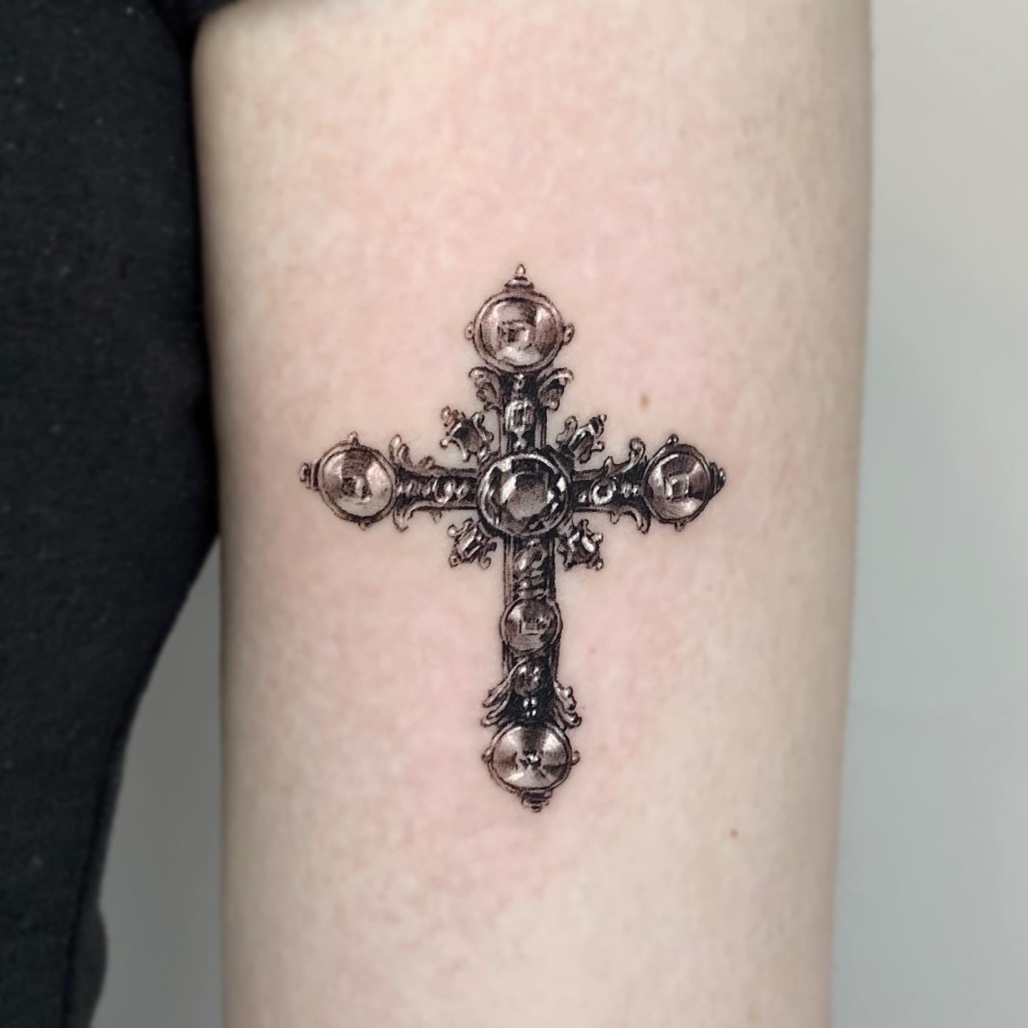 Tatuaje de Cruz Alada