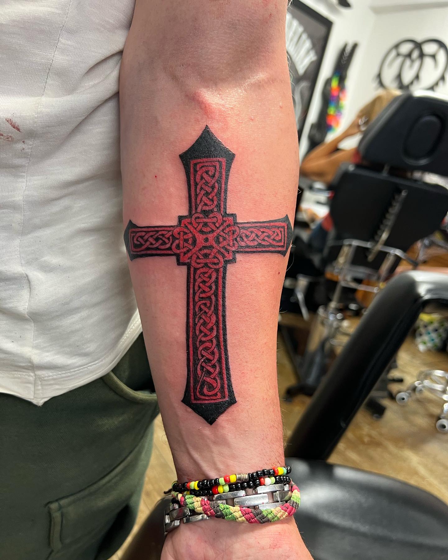 Tatuaje de Cruz Conmemorativa Antiguo-Escuela