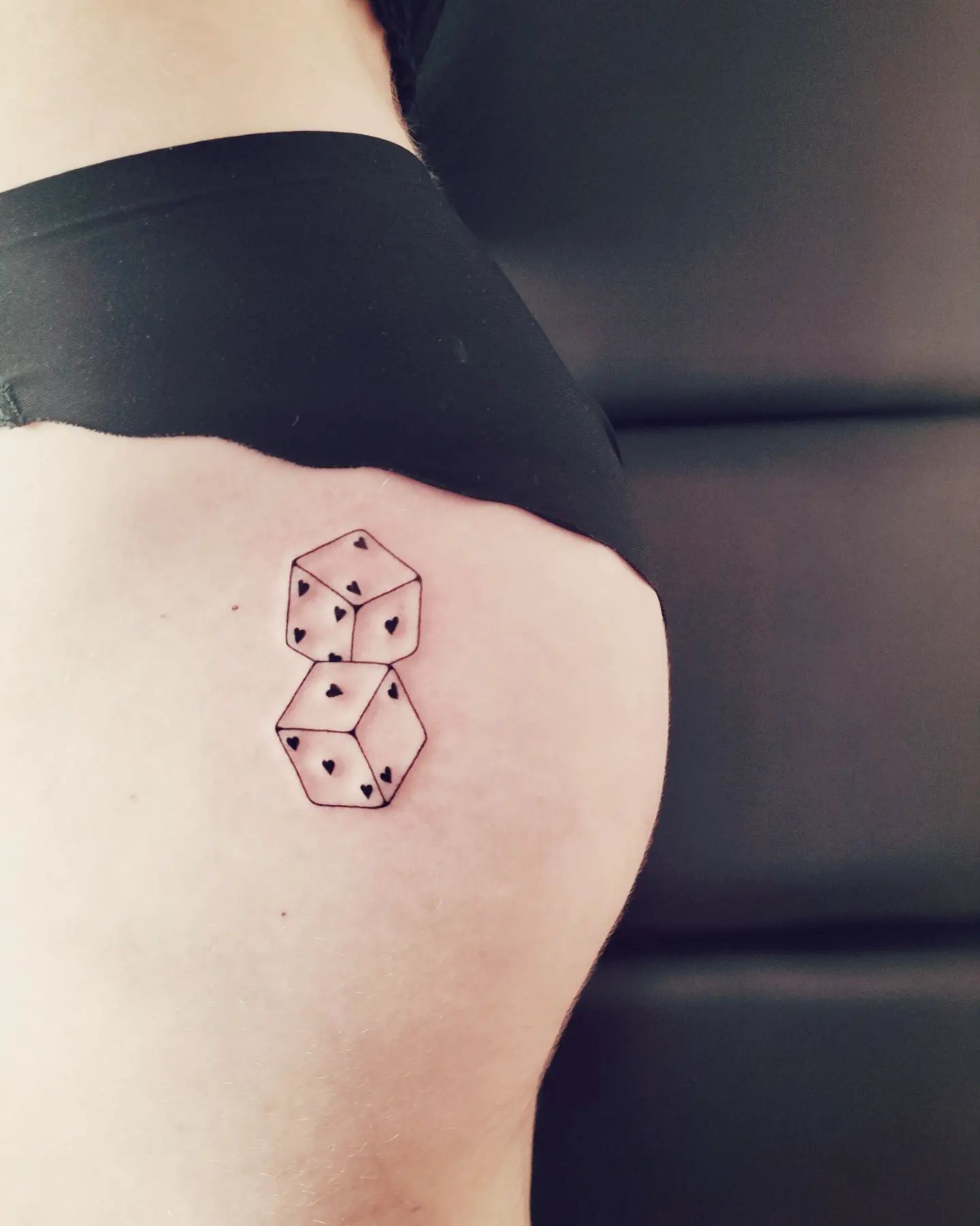 Tatuaje de Dados Femeninos