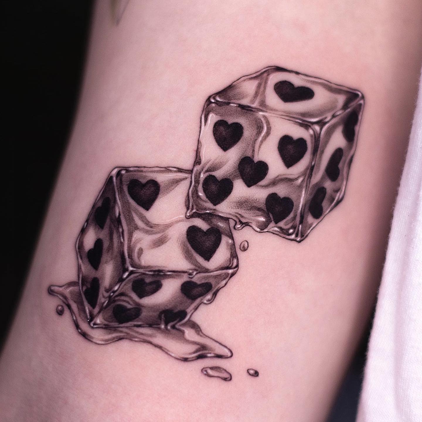 Tatuaje de Dados Negros Helados