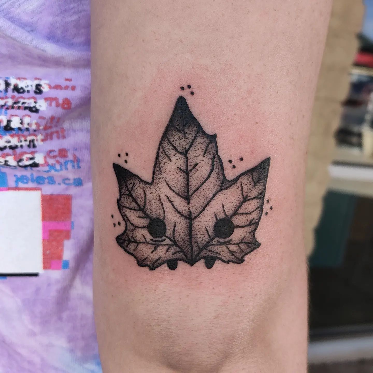 Tatuaje de Hoja Sombreada