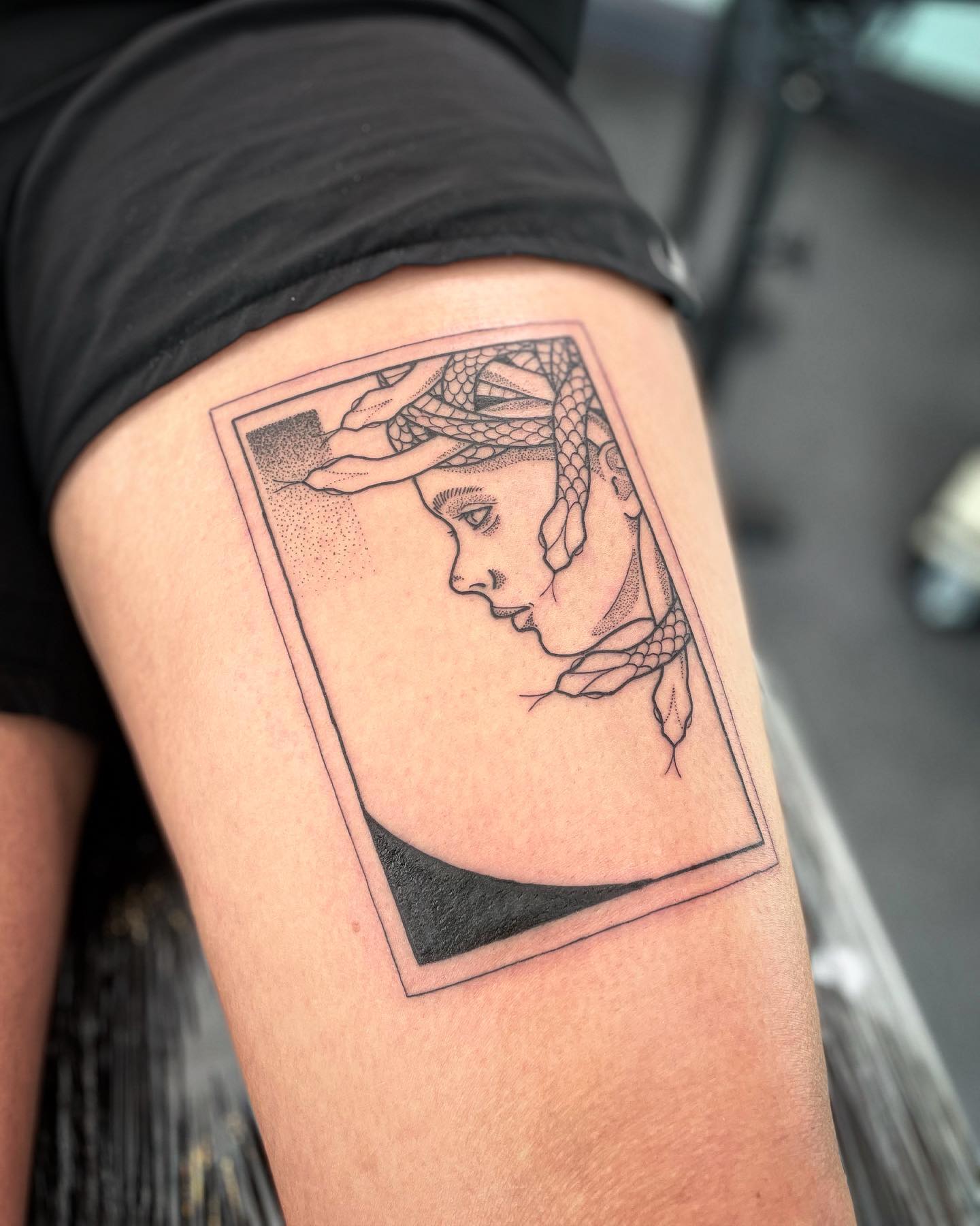 Tatuaje de Medusa con puntos