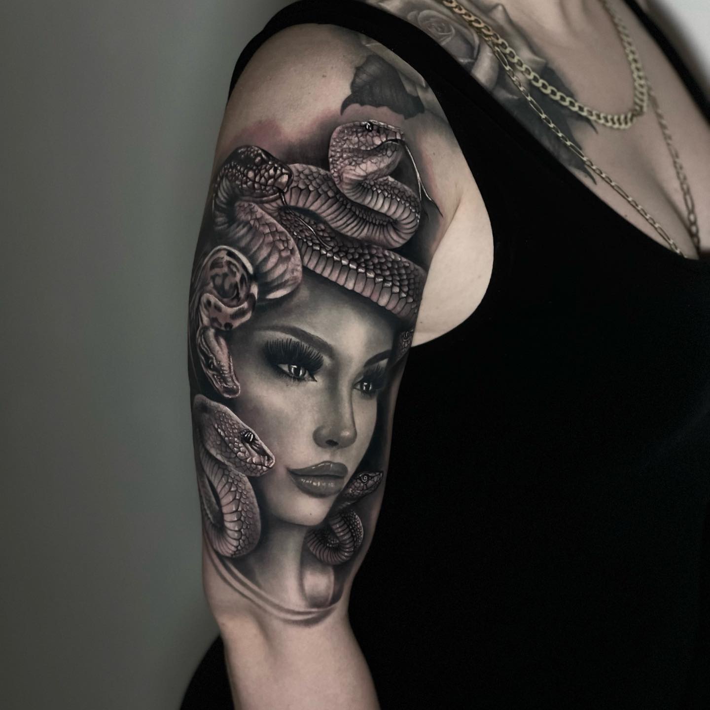 Tatuaje de Medusa en el brazo