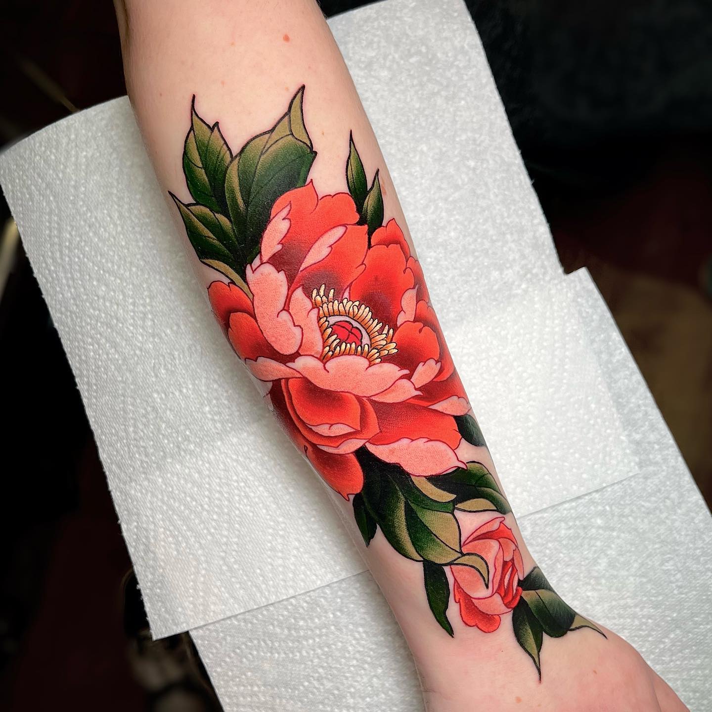Tatuaje de Peonía en el Brazo