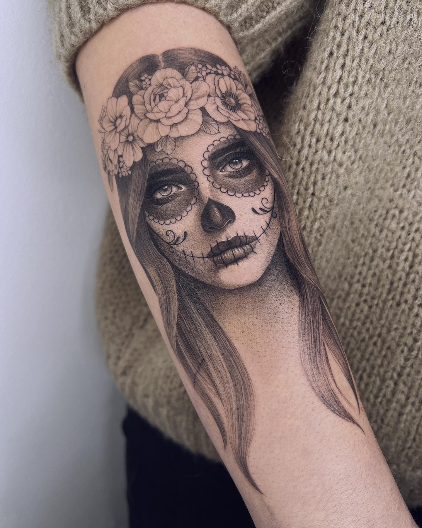 Tatuaje de Santa Muerte Con Brazo Genial