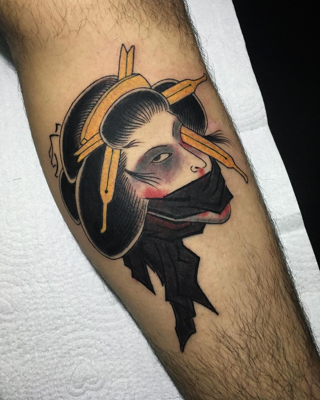 Amarillo y negro Namakubi Tatuaje