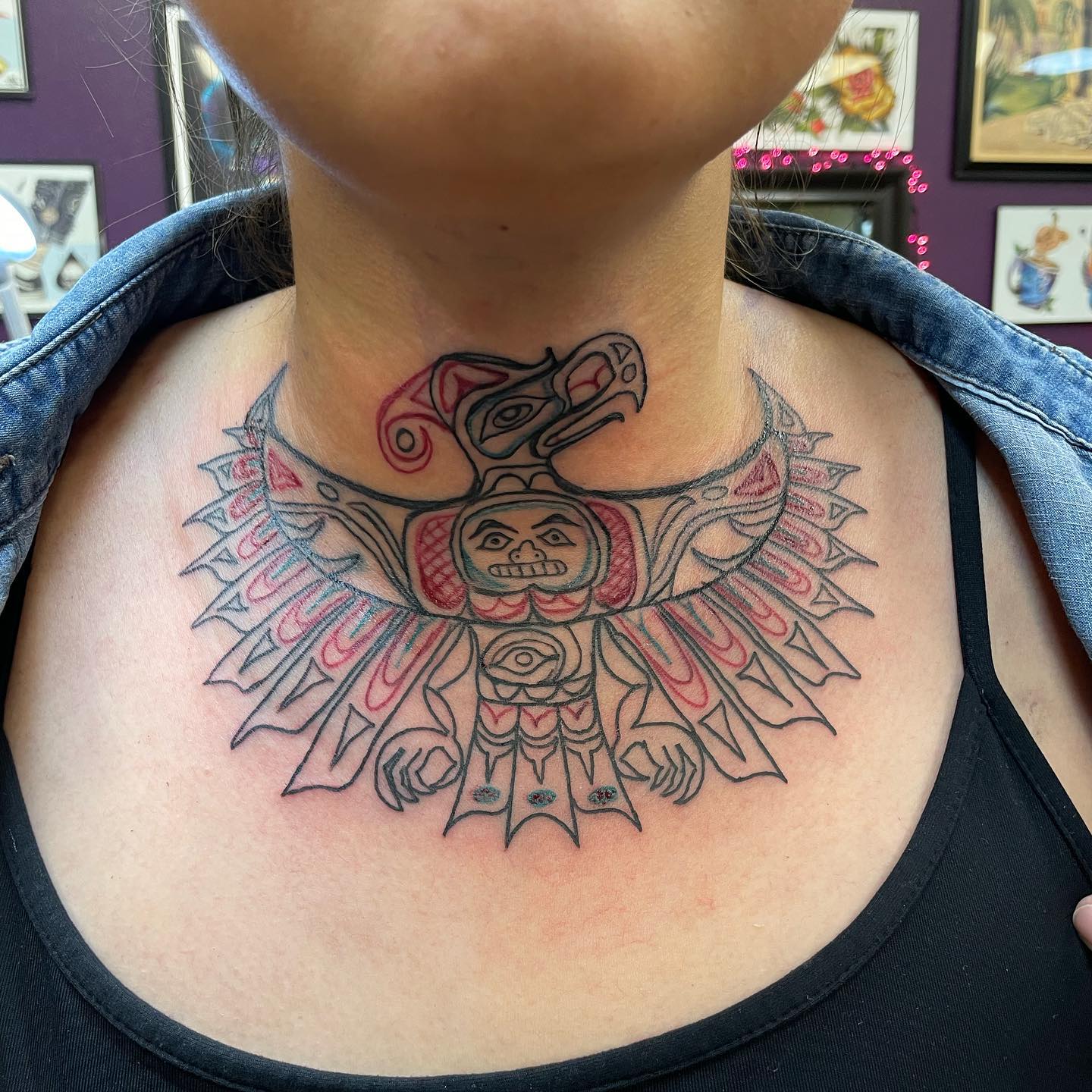 Arte Nativo Tatuaje de Garganta