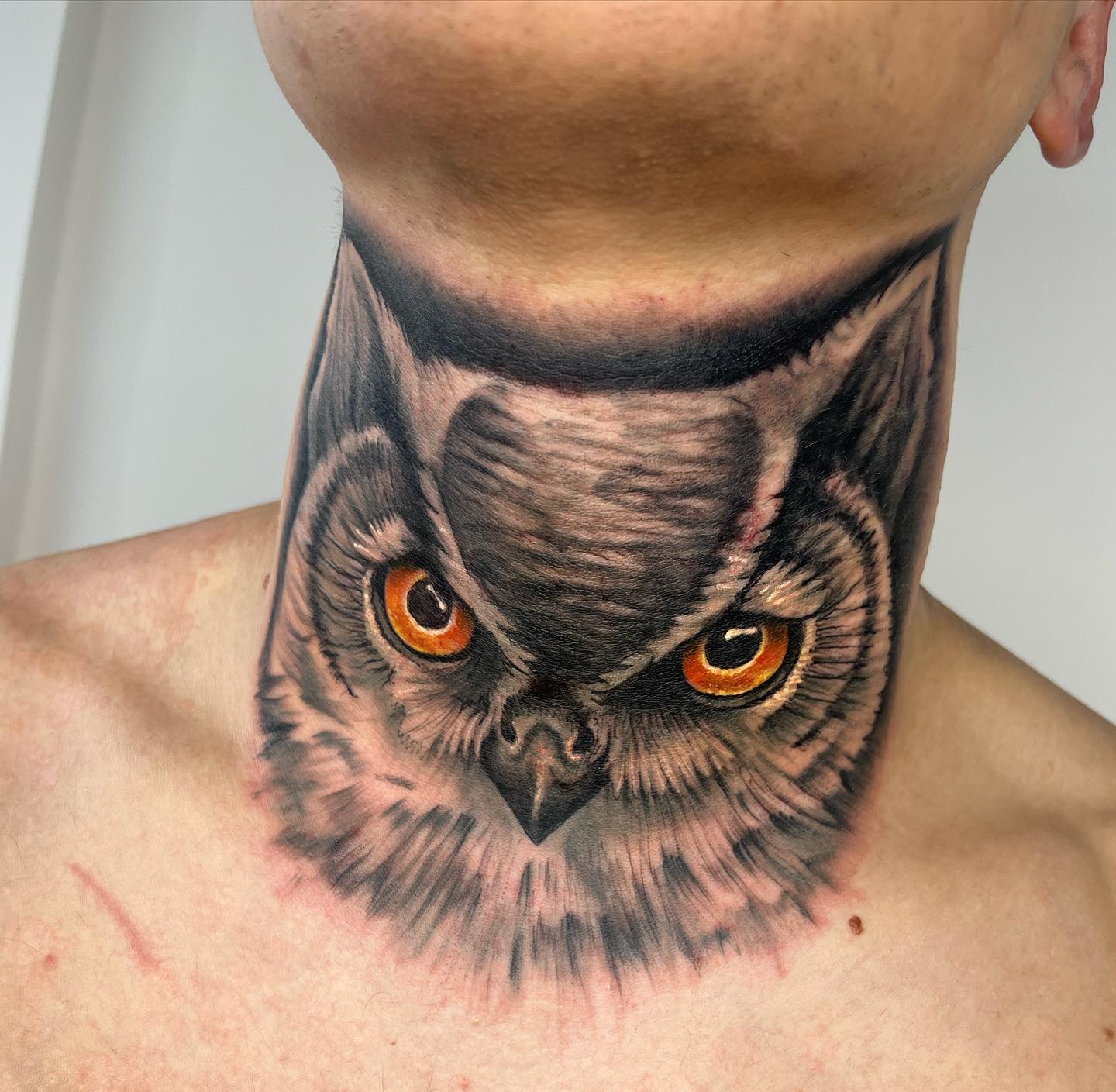 Búho Tatuaje de Garganta