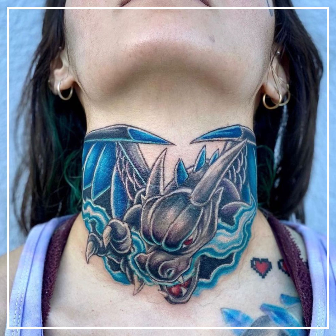 Charizard Tatuaje en la garganta