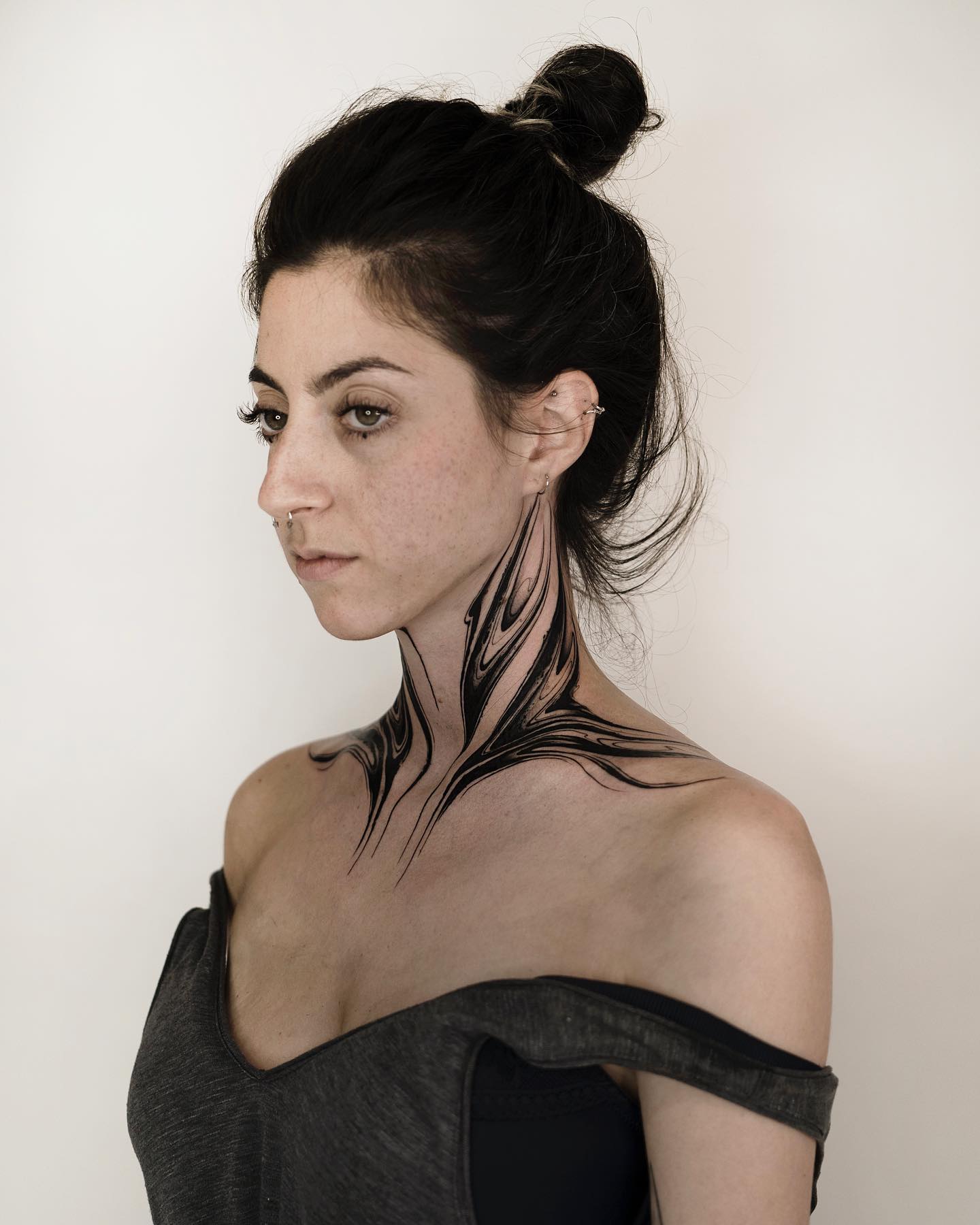 Diseño de Ala Tatuaje de Garganta