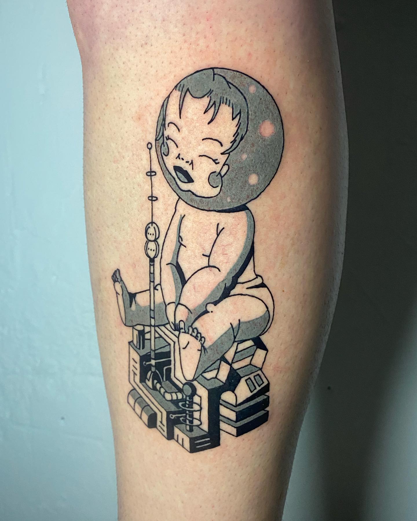 Divertido tatuaje de caricatura de bebé