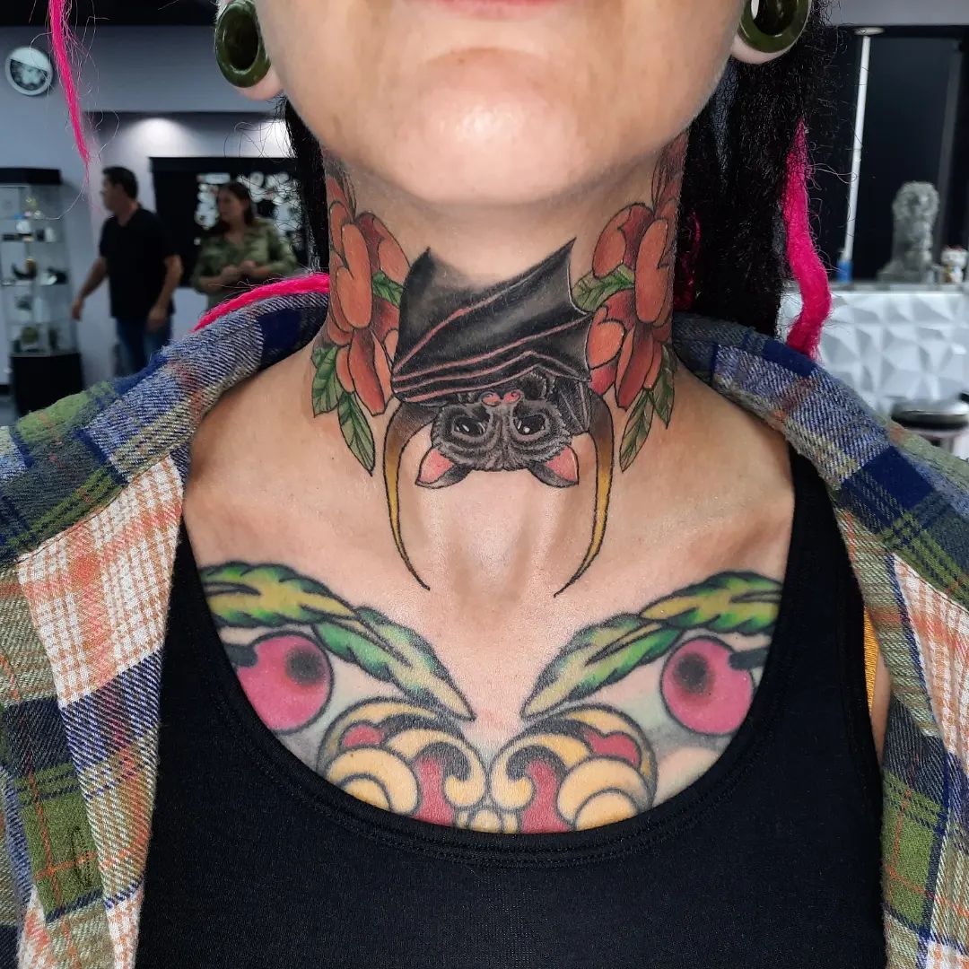 Murciélago, Flor, Garganta, Tatuaje.
