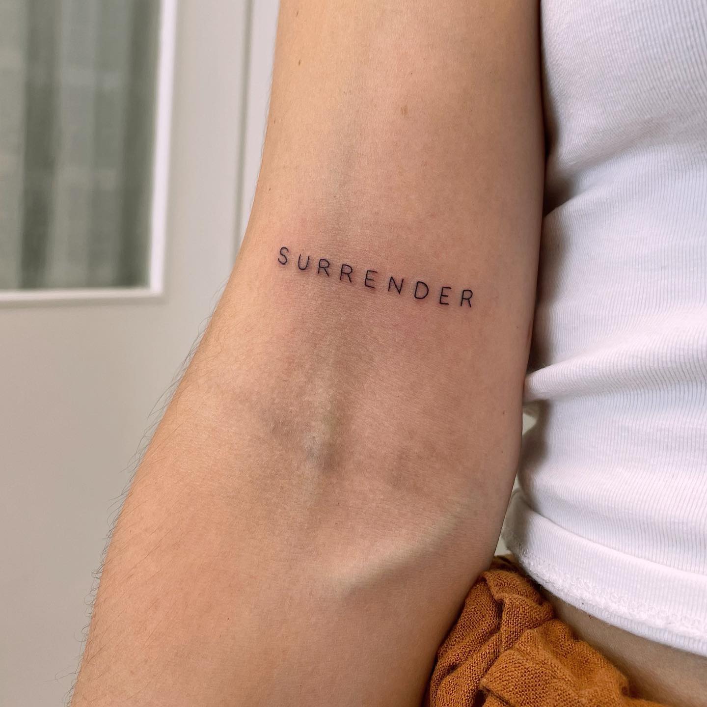 Rendirse Tatuaje de una palabra