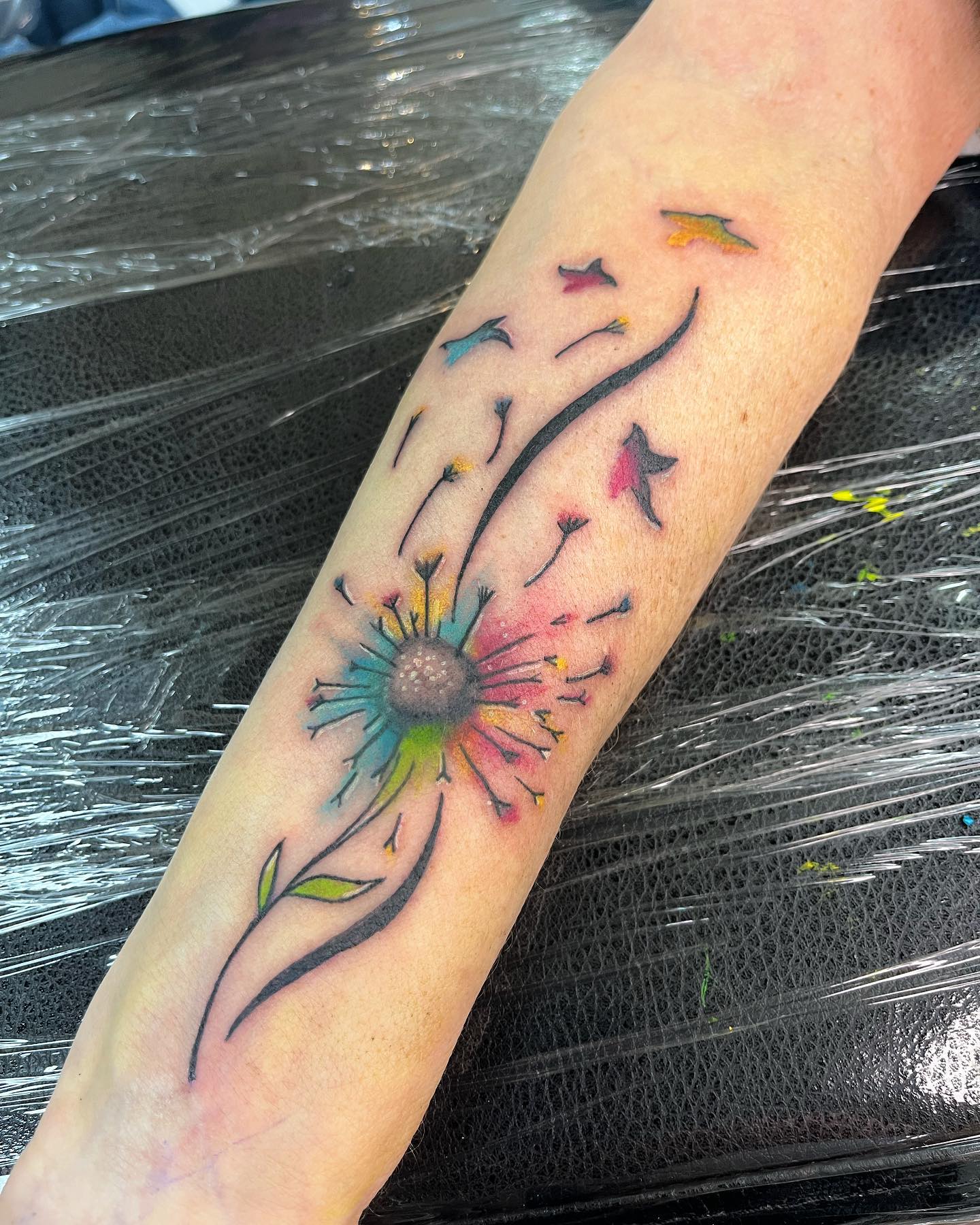 Tatuaje de Diente de León en Acuarelas Brillantes.