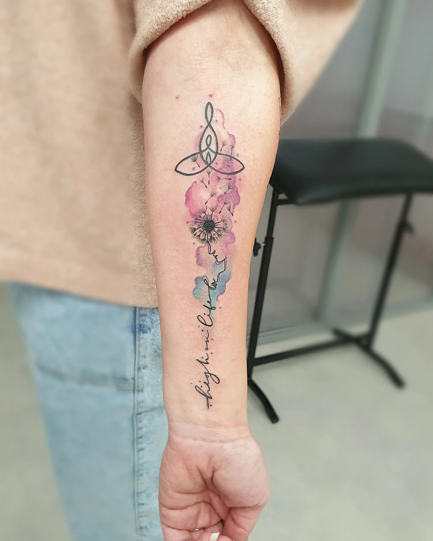 Tatuaje de Diente de León en el Antebrazo