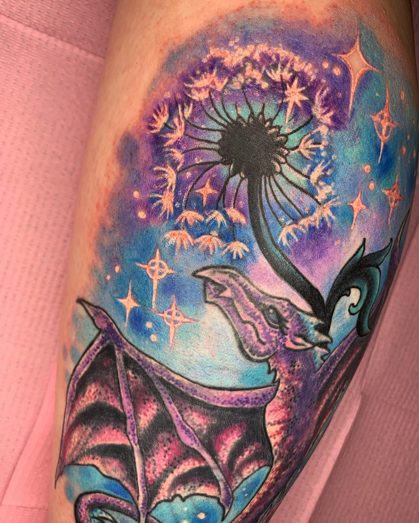 Tatuaje de Diente de León Morado y Azul