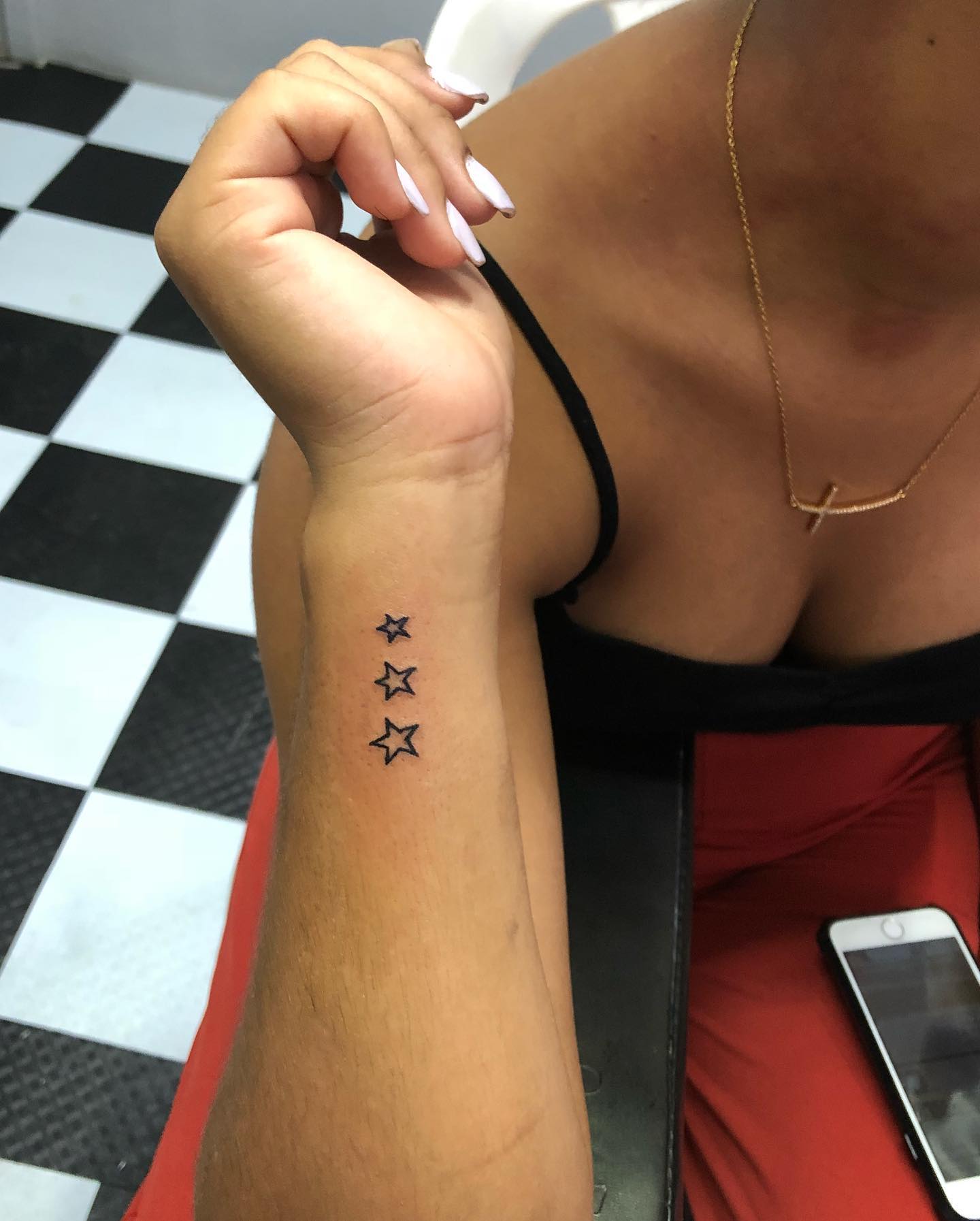 Tatuaje de estrella de diferentes tamaños