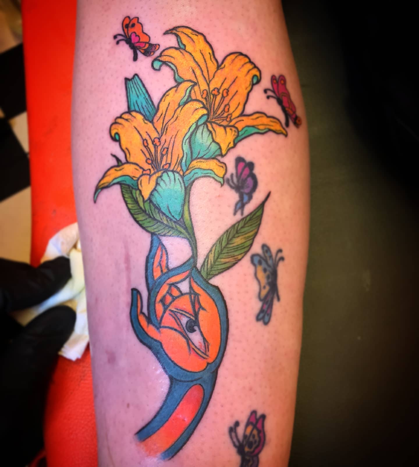 Tatuaje de Lirio de la Escuela Antigua Colorido