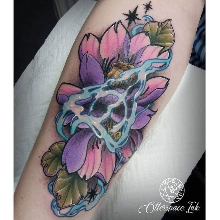 Tatuaje de lirio rosa y morado