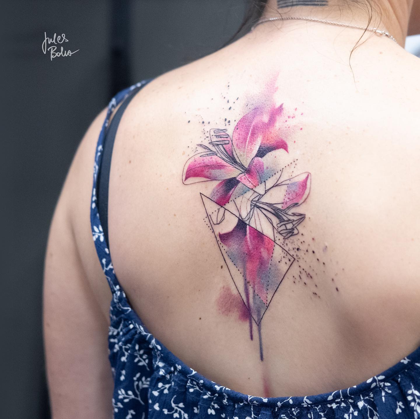 Tatuaje de Lirio Salpicado