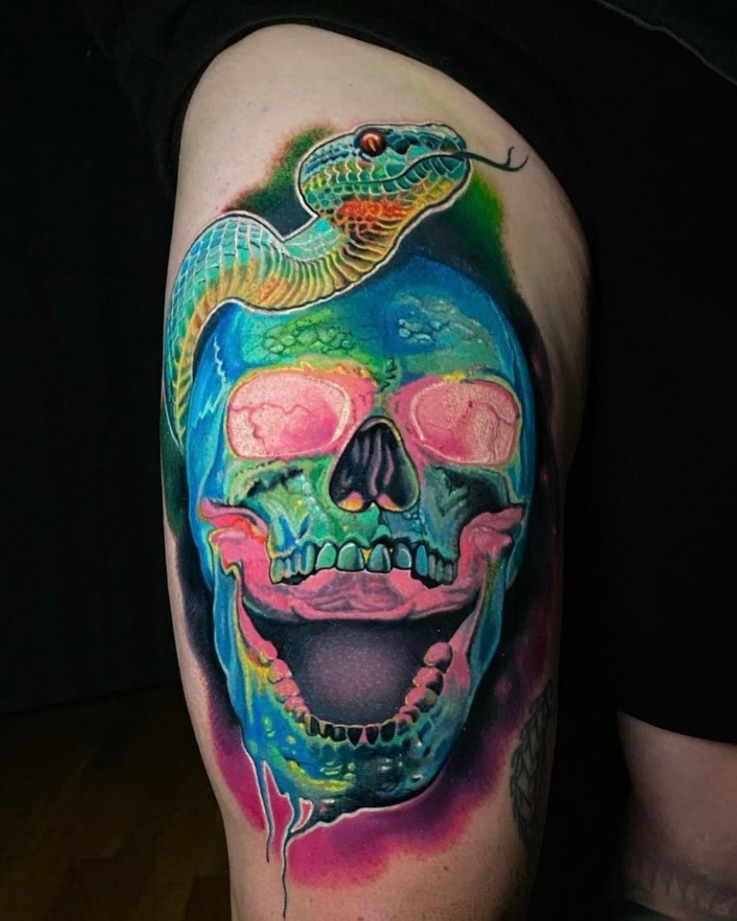 Tatuaje de pierna de serpiente gigante