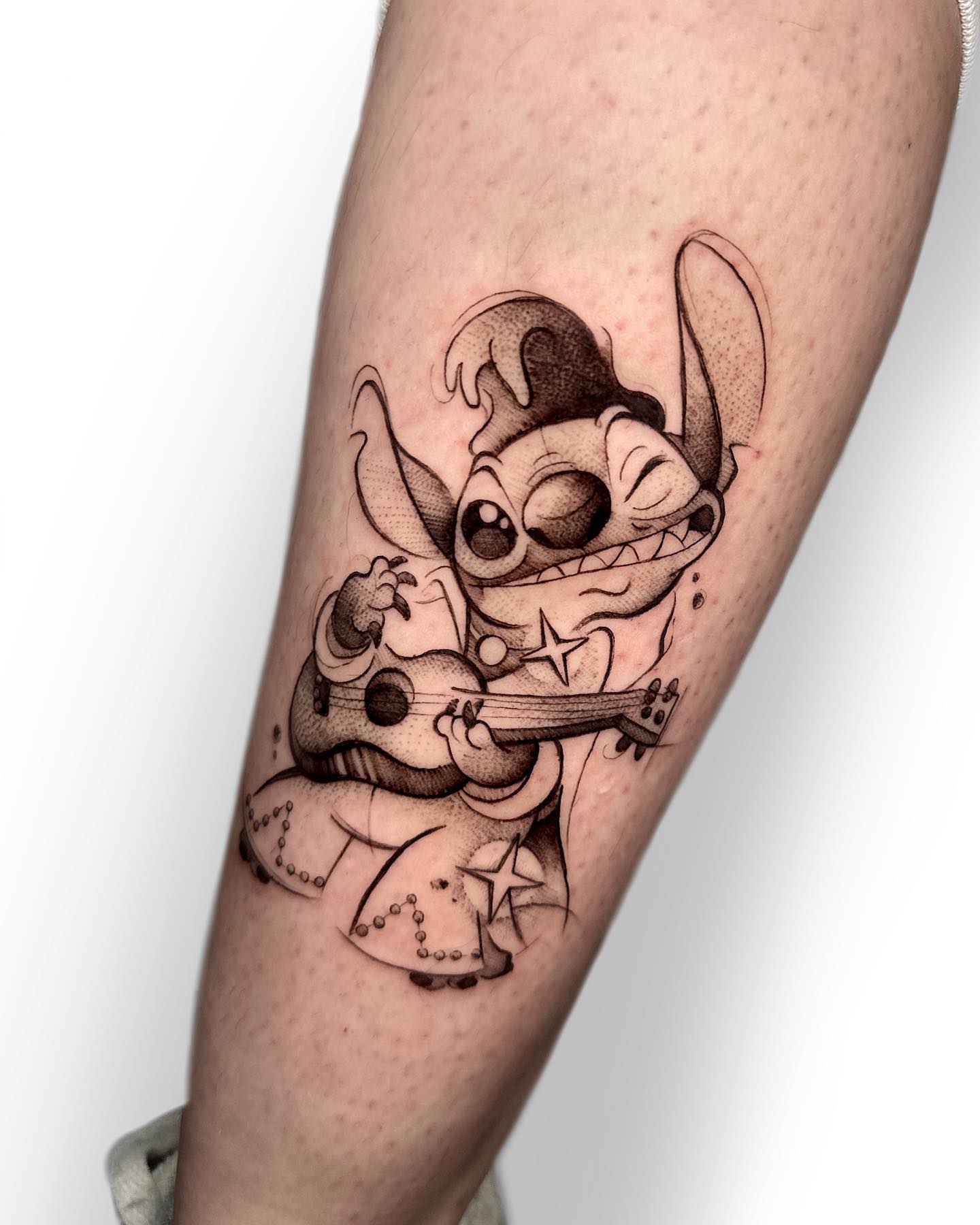 Tatuaje de puntada inspirado en la música