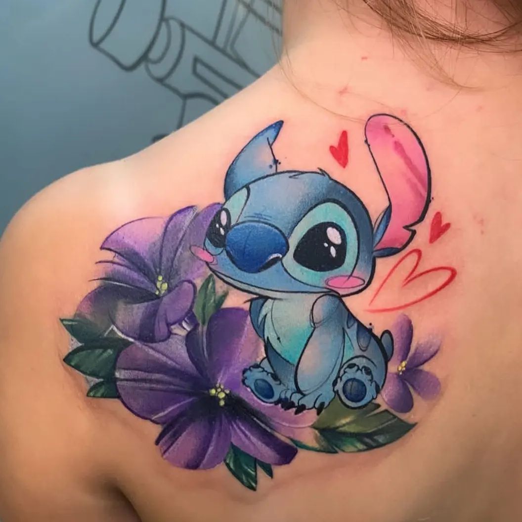 Tatuaje de punto atrás grande en la espalda