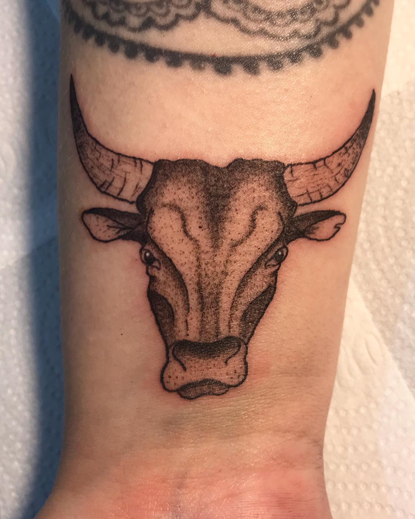 Tatuaje de Tauro Estampado Realista