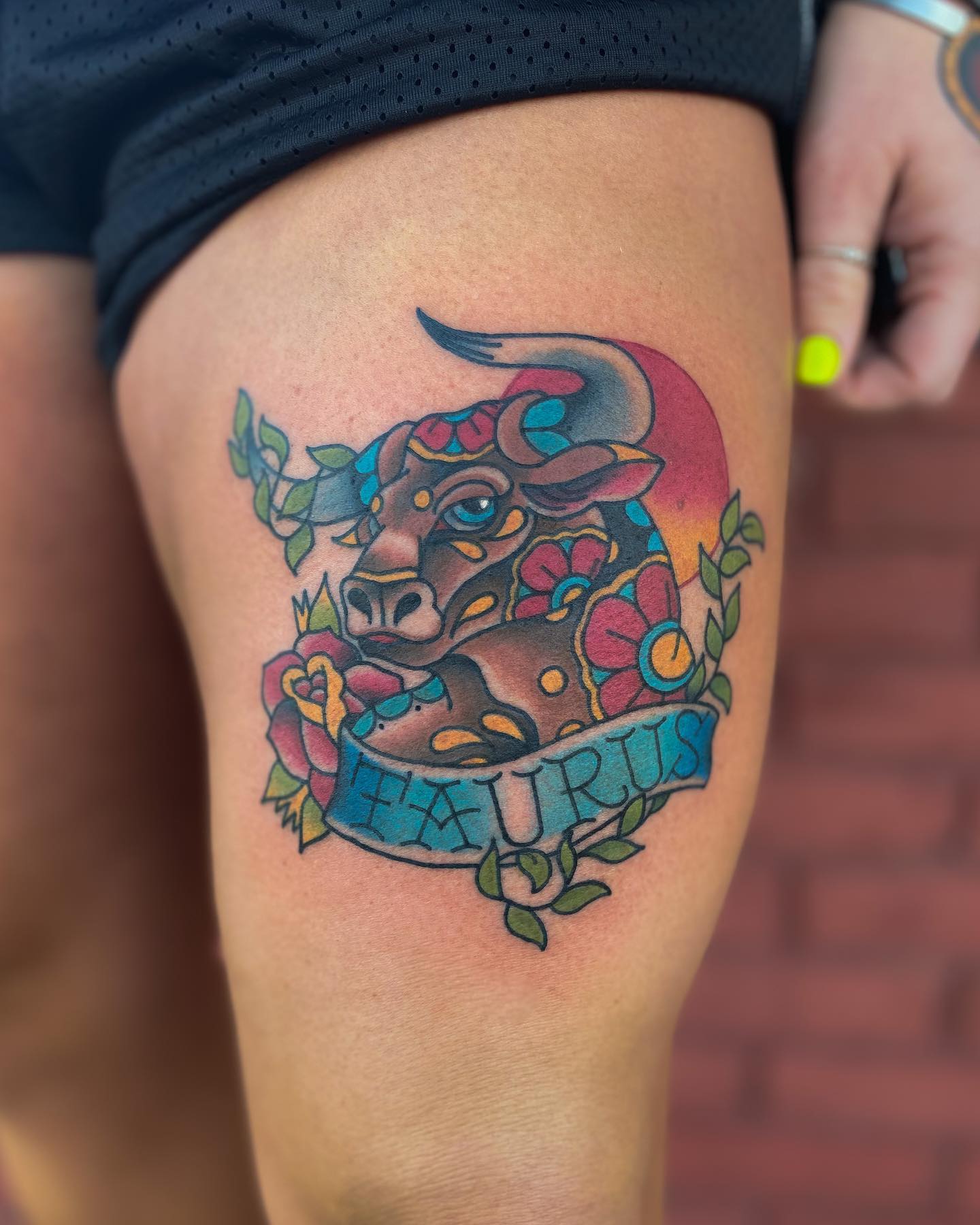 Tatuaje de Taurus sombreado en negro.