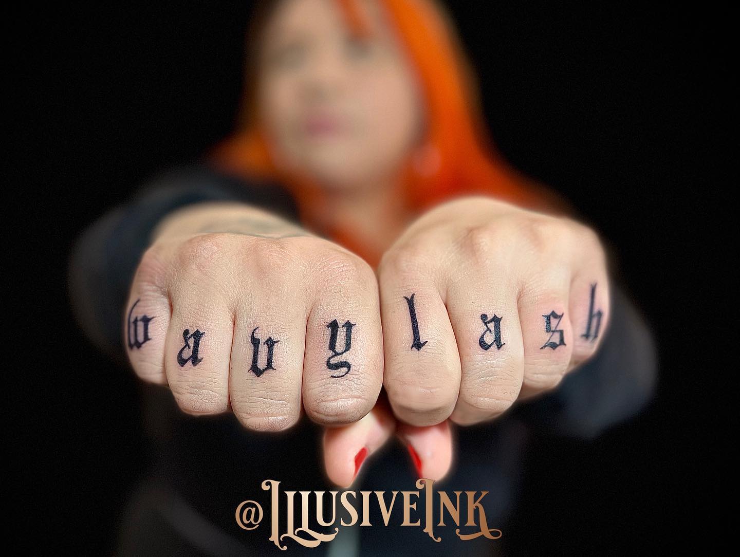 Tatuajes de nudillos para mujeres